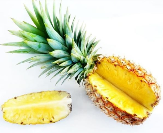 7 REASONS WE LOVE EATING PINEAPPLE