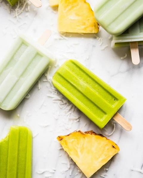 PINÁ COLADA GREEN SMOOTHIE POPS - An Instant Refresher